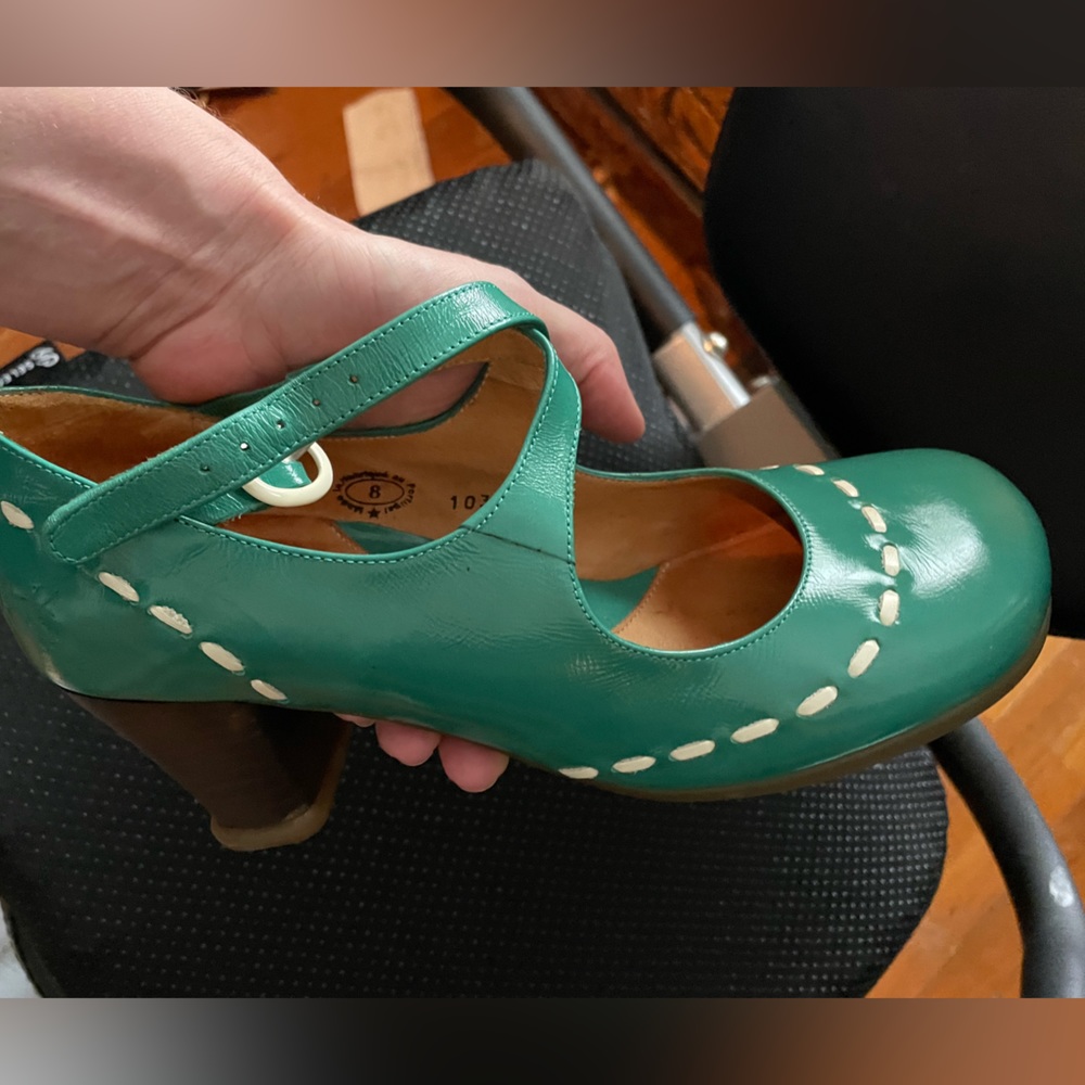 ONE SHOE, John Fluevog Size 8 Hey Minstrel